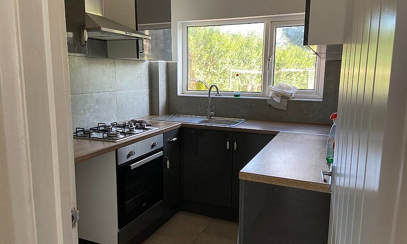 5 Bedroom Semi Detac...