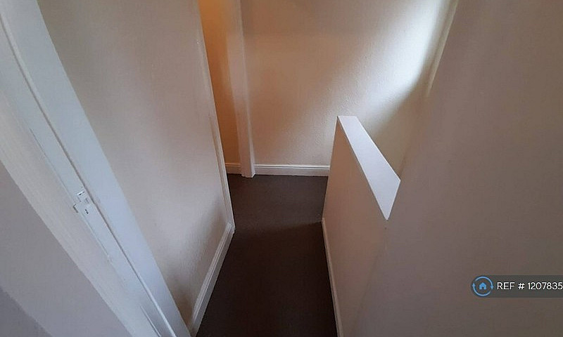 2 Bedroom House In G...