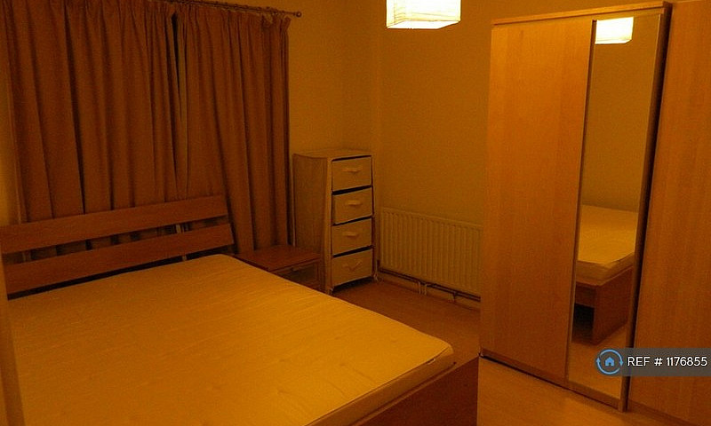 2 Bedroom Flat In Th...