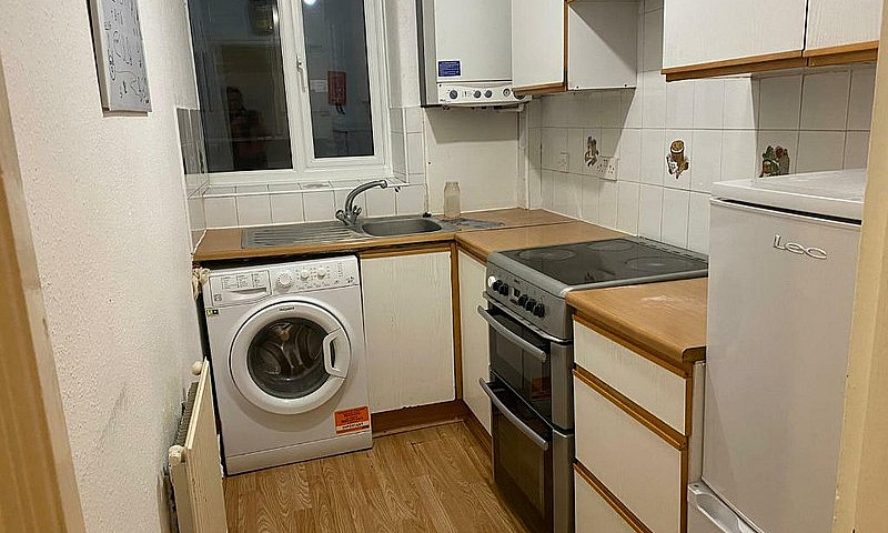 2 Bed Flat, Crouch E...