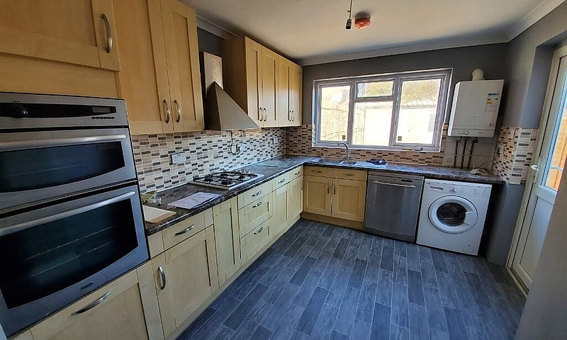 Spacious 3 Bed House...