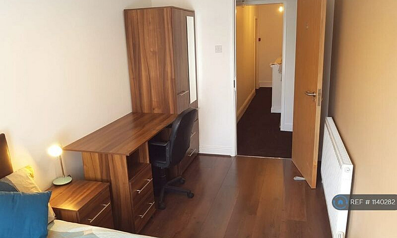 1 Bedroom In Holt Ro...