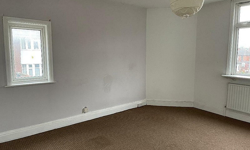 3 Bedroom Flat In Ma...
