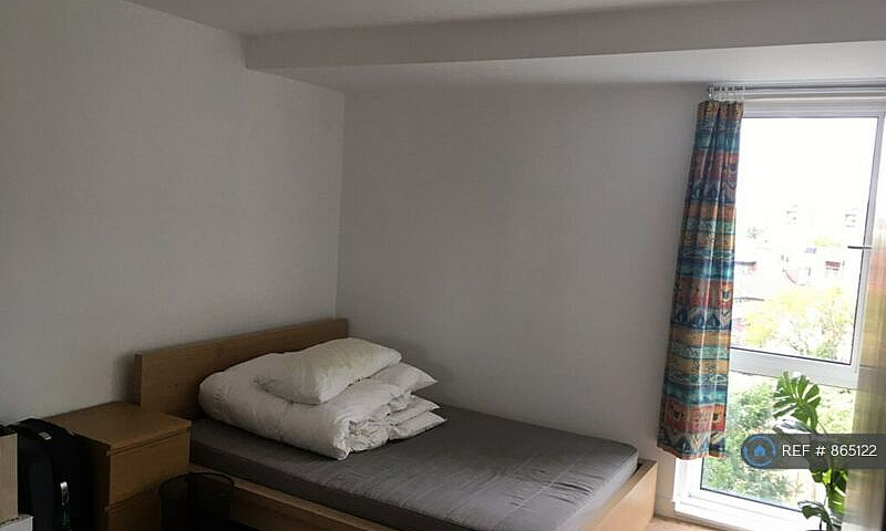 2 Bedroom Flat In Ch...