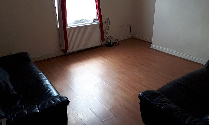 One Bedroom Flat ** ...