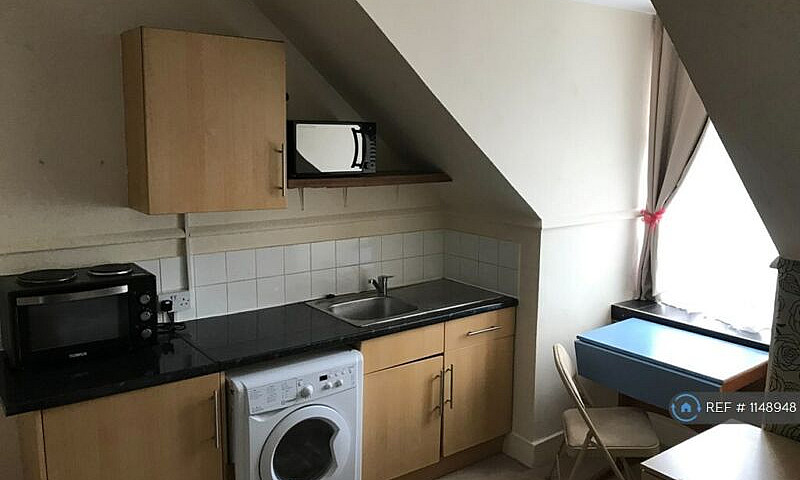 1 Bedroom In Creffie...