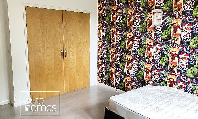 Large 1 Bedroom Top ...