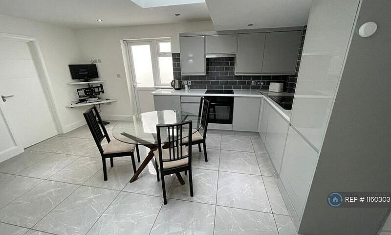 1 Bedroom Flat In Cr...