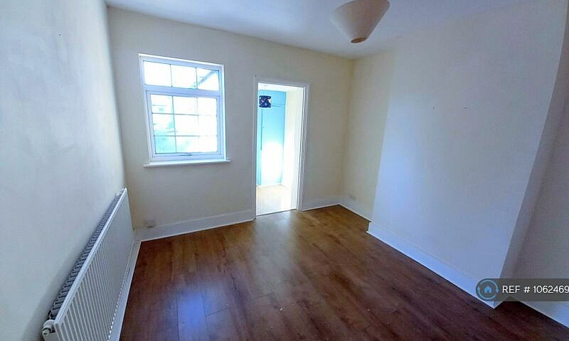 3 Bedroom House In A...