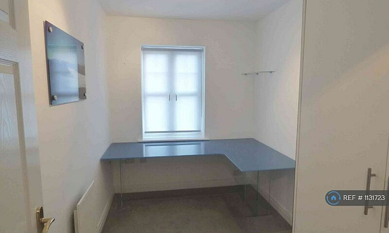 2 Bedroom Flat In Th...
