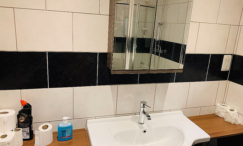 2/3 Bed Flat Near Dy...