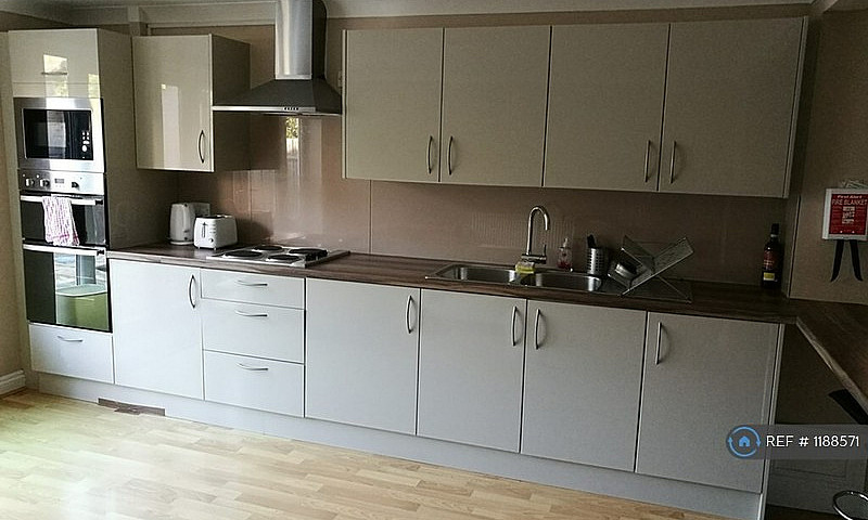 1 Bedroom In Peel Pl...