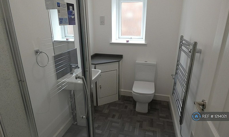 1 Bedroom Flat In Re...