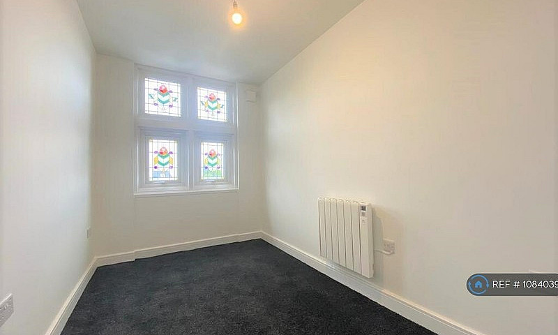 2 Bedroom Flat In Po...