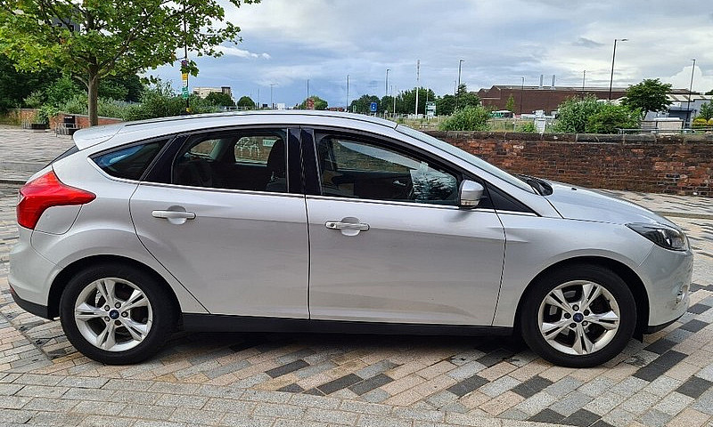 Ford Focus 1.6 Petro...