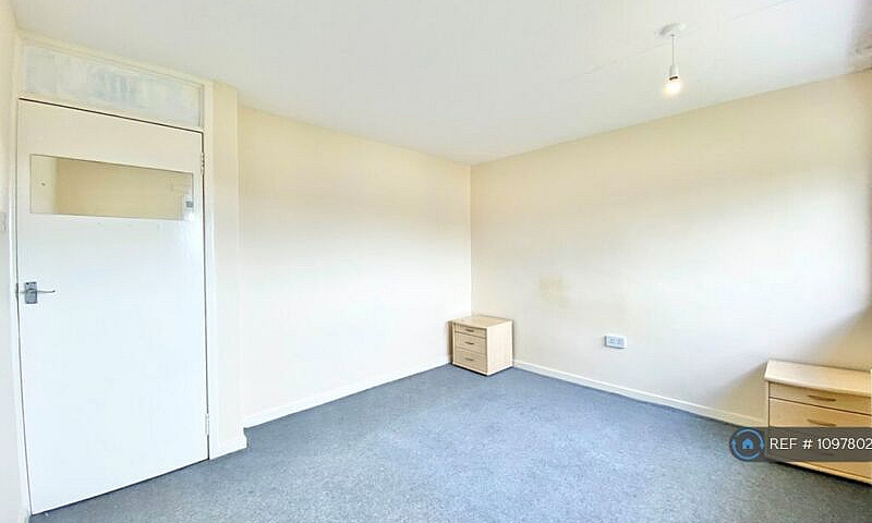 3 Bedroom Flat In Av...
