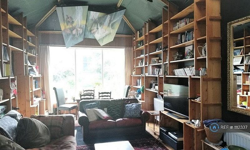 1 Bedroom In Menai V...