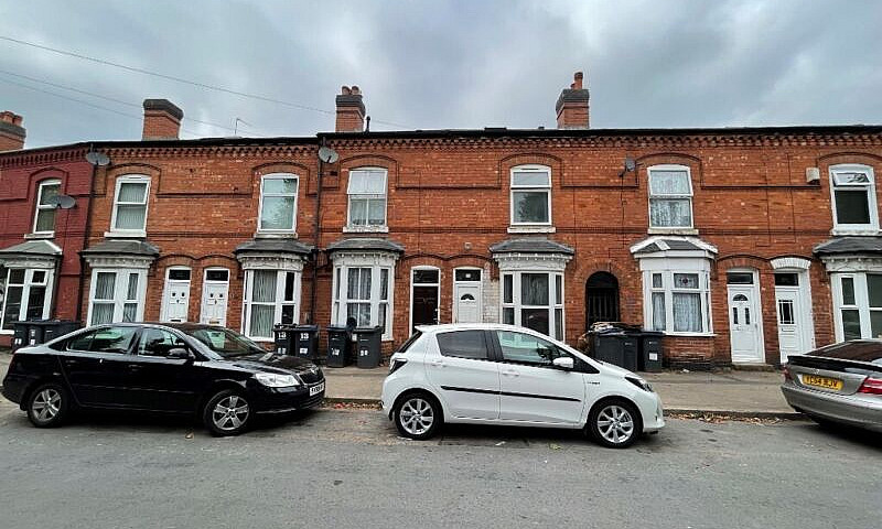 *Six Bedroom Propert...