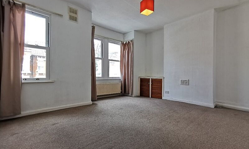 1 Bed Flat Charteris...