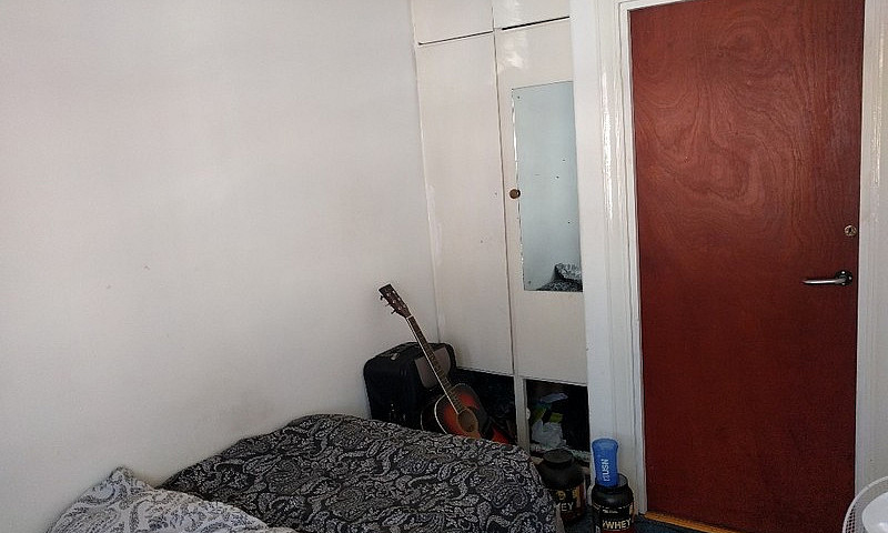 Single Room In Harro...