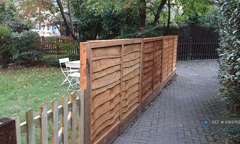 1 Bedroom Flat In Bu...