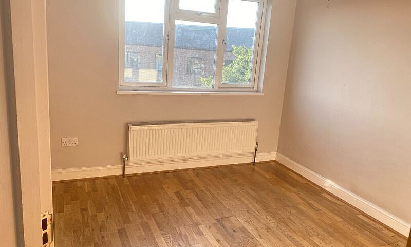 3/4 Bed Duplex Flat,...