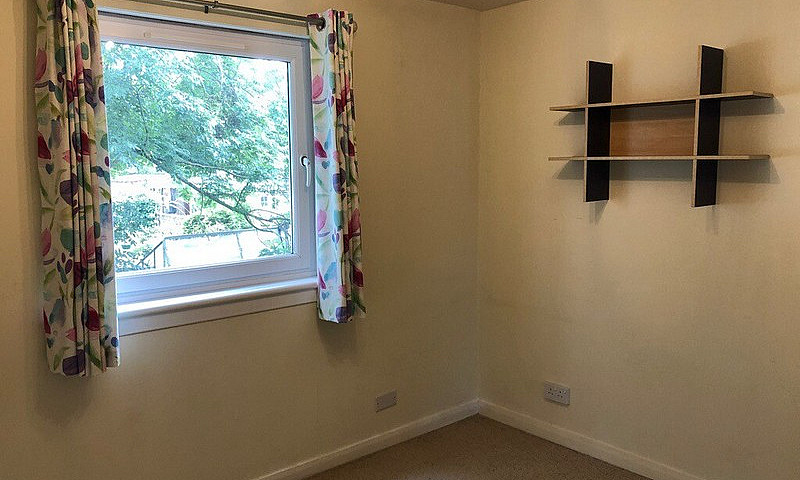 3 Bedroom Flat - Ros...