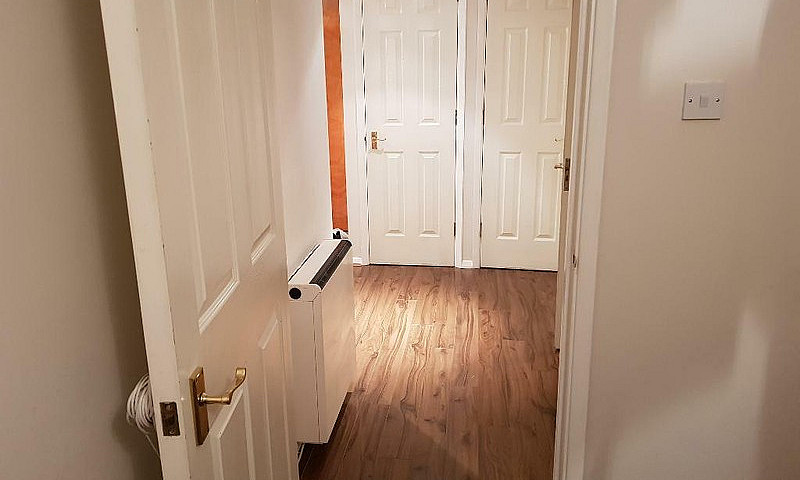 2 Bedroom Flat In Ca...