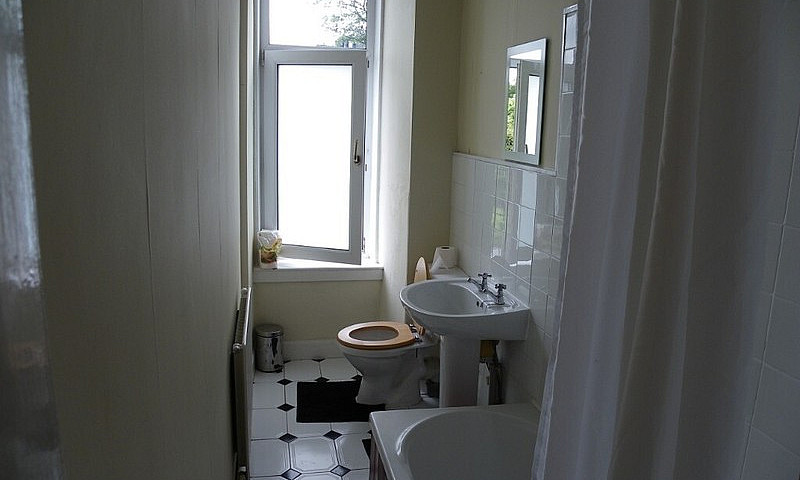 Flat To Let...