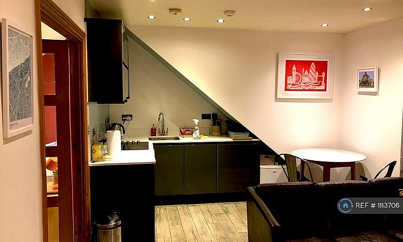 1 Bedroom Flat In Wo...