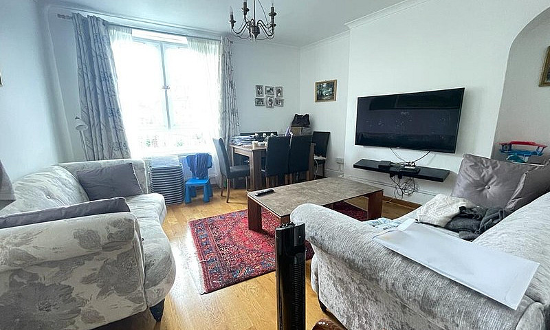 Nice 1/2 Bedroom Fla...