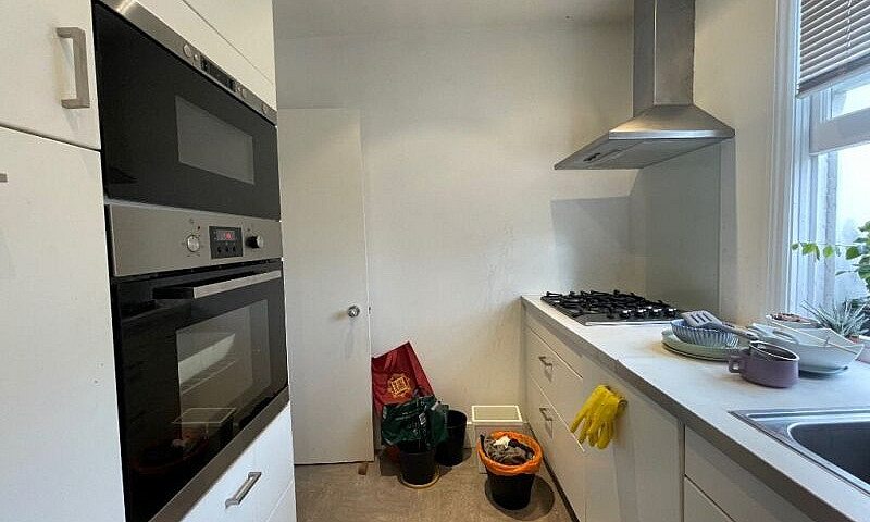 Stunning 2 Bed Flat-...