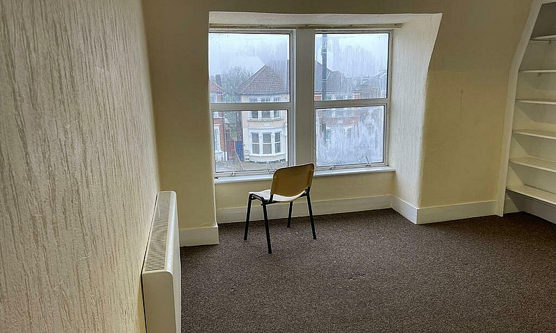 2 Bedrooms Flat Avai...