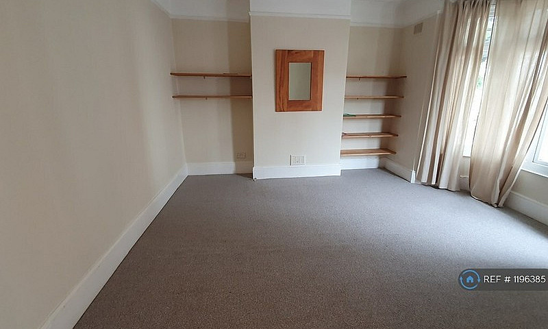 1 Bedroom Flat In Le...