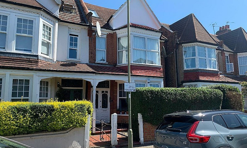3 Bedroom Flat In 54...