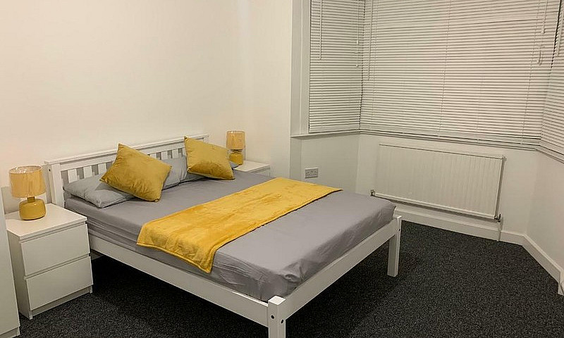 Modern Double Room I...