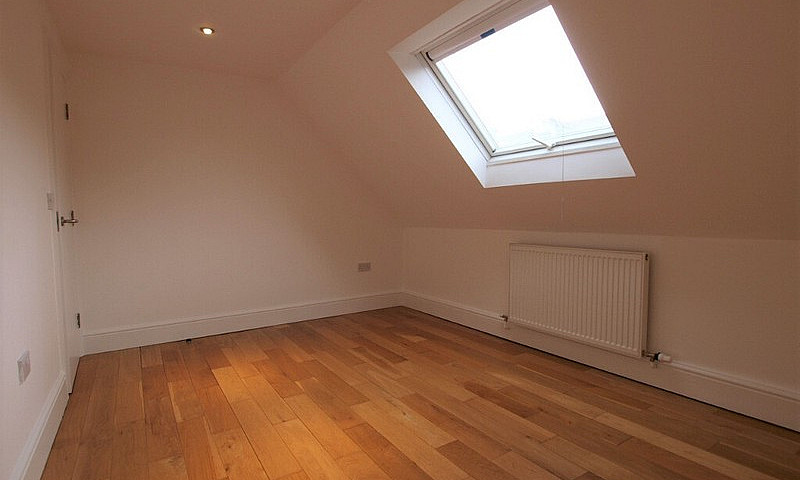 Large 3 Bed Flat In ...