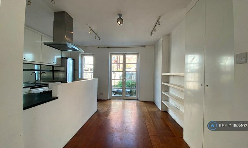 4 Bedroom House In O...