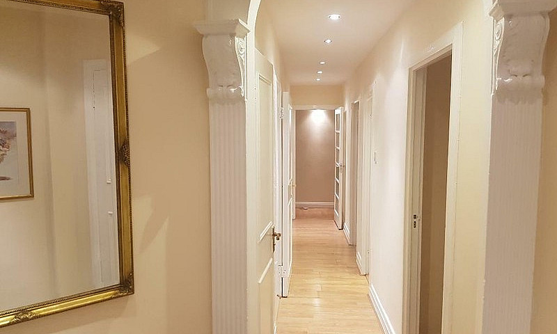 4 Bedroom Flat In St...