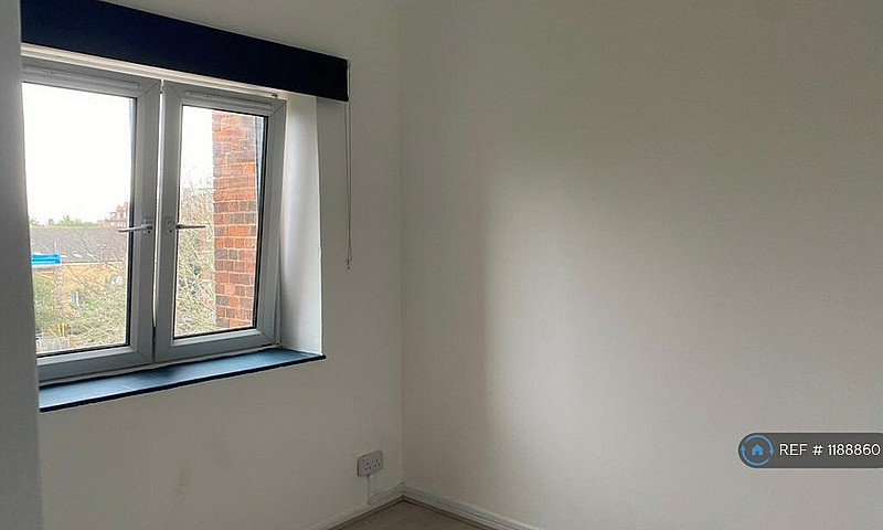 4 Bedroom Flat In He...