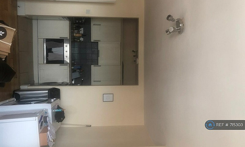 2 Bedroom Flat In Li...