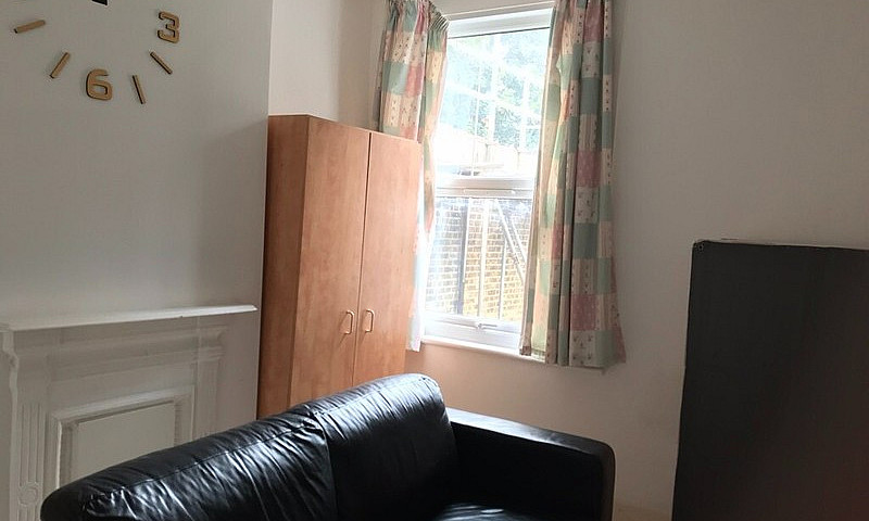 2 Bed Lovely Flat, S...