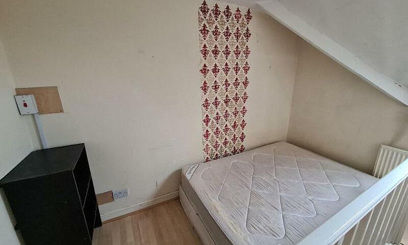 Studio Flat In Rayne...