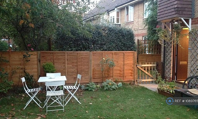 1 Bedroom Flat In Bu...