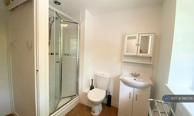 1 Bedroom Flat In Lu...