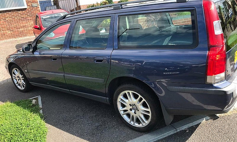 2003 Volvo V70...