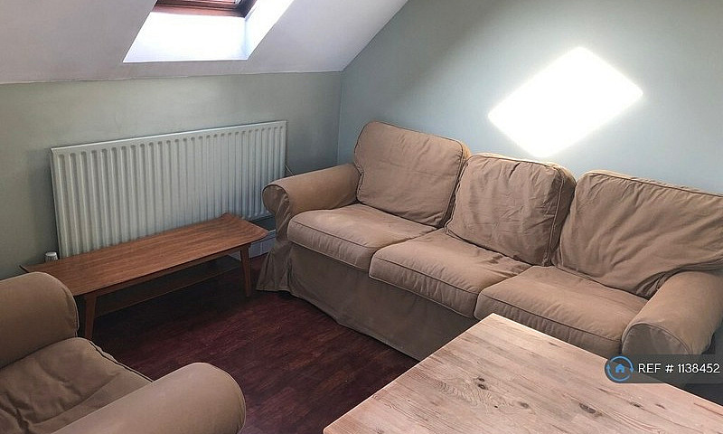2 Bedroom Flat In Mo...