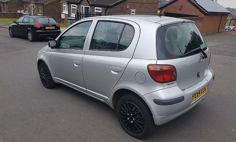 Toyota Yaris 1.0 Vvt...