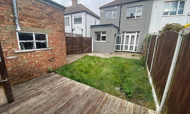 Spacious 3 Bedroom S...