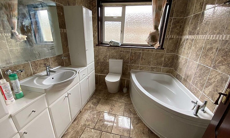 Spacious 3 Bedroom S...